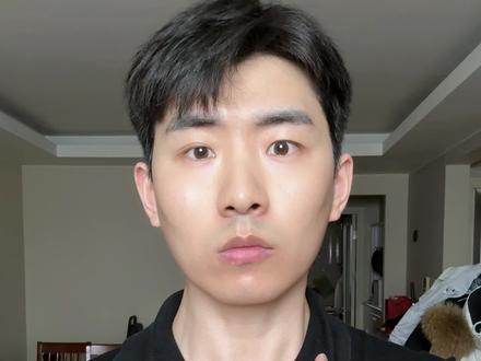 脸大脸垮法令纹重进来抄作业 所有动作必须做好充分润滑
否则将有拉上风险
动作一:颈部拉伸
双手固定对比,
用力向上抬头的同时撅嘴加大拉伸力度
每组做15次 共做3组
动作二:口轮匝肌锻炼
用力撅嘴轮换口角提升
能明显感觉嘴角后一指头处有明显发力
每次做20次 共做3组
动作三:面部s型提拉
固定胸锁乳突肌
双指从下巴开始向耳朵
再从耳朵向鼻翼
再从鼻翼延颧骨向太阳穴
再从太阳穴向美人尖推拉
每组10次 共做3组
动作四:咬肌放松
嘴微张放松
双手握拳用指关节从嘴角开始向耳朵推拉
稍微用点力度
每组推10次 共做3组
坚持下去会有明显改善
#面部瑜伽 #面部提升 #法令纹 #下颌线 #咬肌