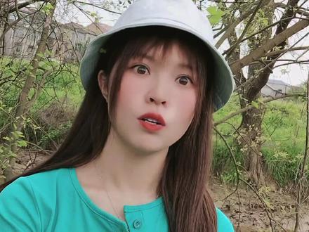 今天来舅舅家耍舅舅是一个人我们也很多年都没来往了就因为他和妈妈有