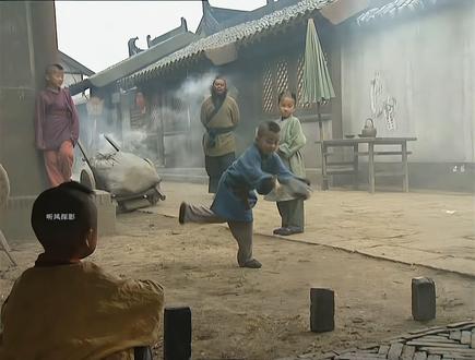 李逵无意中当上县令 李逵在街上闲逛时得知县令无能,于是便准备自己来当县令。#水浒传 #李逵