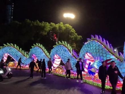 启程永强八甲参加农历十月十一、十二、十三三天杨氏圆谱巡游活动,拍摄于17日晚上#国泰民安祈福 #一道美丽的风景线 #好热闹的场面 #非物质文化 #中国龙