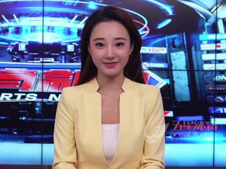 时隔36年!康涅狄格0.4秒绝杀杜克,完成“莱特纳之恨”复仇 36年前,克里斯蒂安·莱特纳的压哨绝杀,让康涅狄格大学梦碎精英八强。36年后,康涅狄格大学用一场更加戏剧性的胜利,完成了复仇。
在今天结束的NCAA锦标赛精英八强战中,康涅狄格大学在最多落后19分的情况下,凭借大一新生布雷伦·穆林斯在最后0.4秒的35英尺超远三分,以73比72绝杀杜克大学,挺进最终四强。#NCAA #ncaa疯狂三月 #篮球 @抖音体育 @抖音小助手