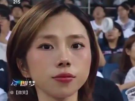 韩国棒球赛上大屏幕教程|高清AI生成指令+球赛特效一键出片,男女通用、氛围感拉满,新手也能直接套用,轻松拍出爆款棒球赛大屏大片 #韩国棒球女神ai生成指令 #韩国棒球赛上大屏幕教程#我的AI分身杀疯了#即梦AI#AI分身戏精大赛Seedance2.0