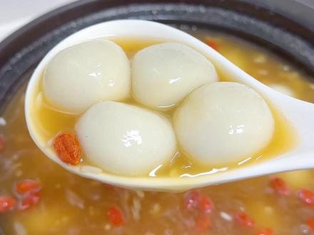 马上元宵节啦,吃不惯超市里的汤圆的话,可以试一试自己在家包,像我这样做好吃不腻.材料也简单 做法也简单哦!#汤圆 #汤圆做法 #黑芝麻汤圆 #元宵节 #美食