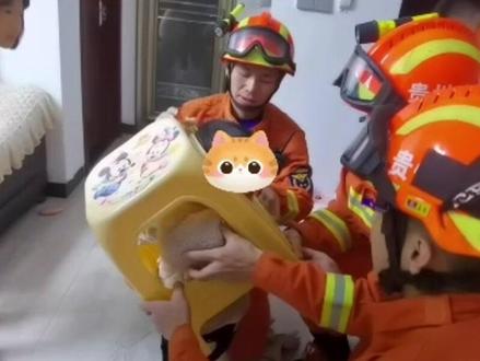 2岁女童被卡塑料凳 家长:这就弄出来了?!#熊孩子 #希望每个孩子都被保护 #是时候展现真正的技术了 @贵州消防 @中国消防