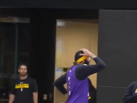 湖人要求NBA为詹姆斯开特权,他的薪水不该计入工资帽,愿给他3亿 #湖人队 #詹姆斯