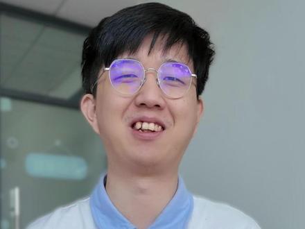 围棋大战阿尔法围棋(AlphaGo)名场面:2017年5月,在中国乌镇围棋峰会上,它与排名世界第一的世界围棋冠军柯洁对战,以3比0的总比分获胜。
#中国围棋 #历史 #柯洁 #九冠王 #乌镇对决#阿尔法围棋(AlphaGo) #卫老师的围棋世界