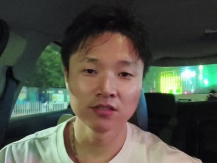 健身房奇葩,人不在也能站器械。
#健身房那些事儿 #龙门架#抢器械 #文明健身 #内容过于真实