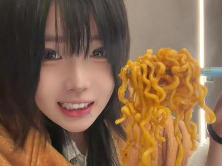 好吃好吃我简直是大厨来的。 #火鸡面 #美食 #吃播 #鸡蛋 #美食分享