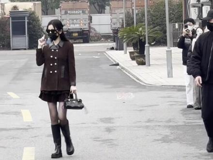 女神来的 走路依旧腰部发力!🥰#虞书欣#云初令#云初