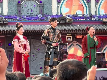 他真的带着十万人来了#高迪#万岁山