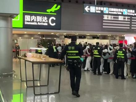 机场偶遇莎头组合#机场偶遇明星 #孙颖莎王楚钦