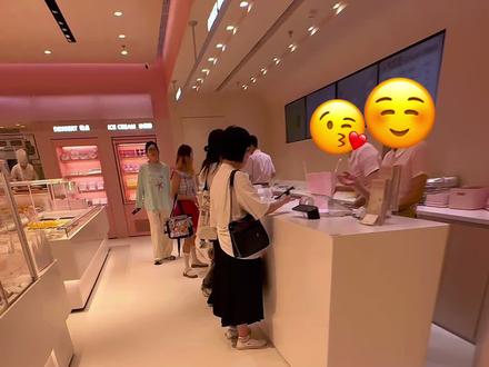 花74元尝尝好利来和Chiikawa联名新品!用心程度有但不多!#好利来新品 #Chiikawa #甜品治愈一切 #谁懂这一口的好吃程度 #半熟芝士