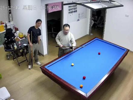 开伦球台235玩法,Up主本人于珠海打球,两次得分 开伦球台没有洞口。
235玩法要先用母球撞到红黄,下次出杆撞到红红,然后下次出杆撞到红红黄,才能得1分。#开伦台球 #235台球 #台球