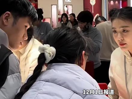 胖东来"小方糖戒指"热卖#胖东来 (来源:极目新闻)