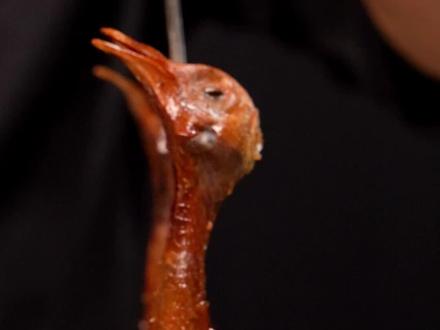 一鸽胜九鸡!中山美食名片“石岐乳鸽”来啦!香到骨头都不放过!#抖音美食创作人 #粤菜 @DOU+小助手