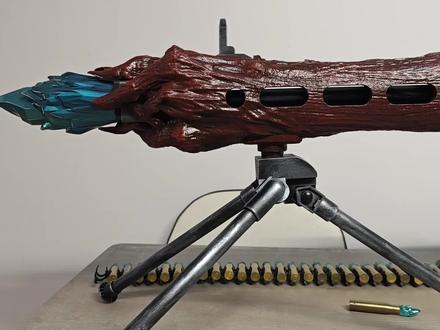 #模型制作 #艾尔登法环 #cos道具制作 #cosplay #辉石
学院撕布机!yeah,it's a mechinegun!
使用pla打印制作的整活道具~