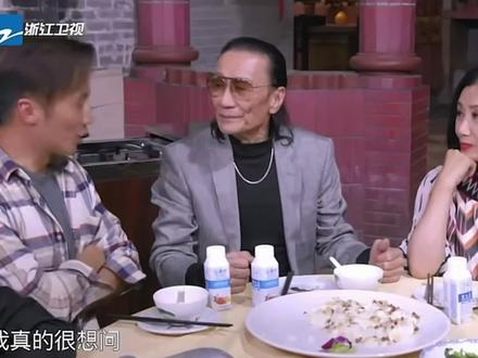 回旋镖终将打到自己身上😂
成都延迟半小时七点半开场太阳还没下山😂😂😂😂😂
#谢霆锋人造高领
#谢霆锋成都演唱会 #谢霆锋吐槽谢贤 #谢贤