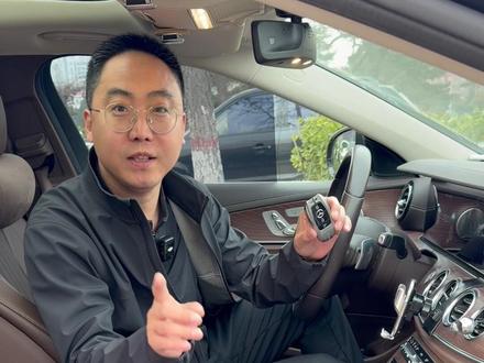 奔驰车钥匙的隐藏功能,你知道几个,看看有没有你不知道的?#奔驰 #奔驰e300l #每天一个用车知识 #用车技巧