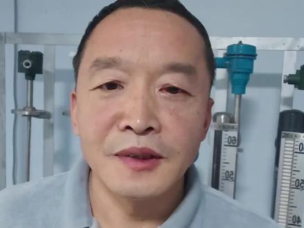 4路开关量,就是拥有四路独立信号通道。按需定制。
每一路都可单独搭配电极液位探头,实现单点液位检测。
四路信号互不干扰,可设置高液位、低液位、超限报警、泵组联动等不同功能。
支持多路联动控制,适配大型储槽、多水箱、污水处理池的多点液位监控,组态灵活,稳定耐用。#工控开关量 #多路液位控制 #电极液位控制器