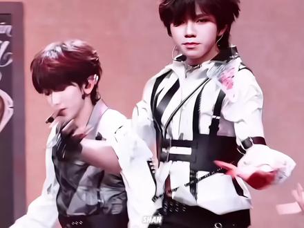 当哨声响起(建设橹穆进行曲)
#橹穆 #舞台混剪 #杰丞 #向全世界安利#橹穆进行曲