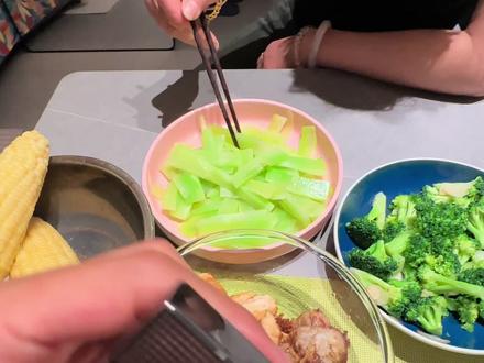 啊哈哈哈哈哈哈哈哈哈哈 #声控打火机#我妈