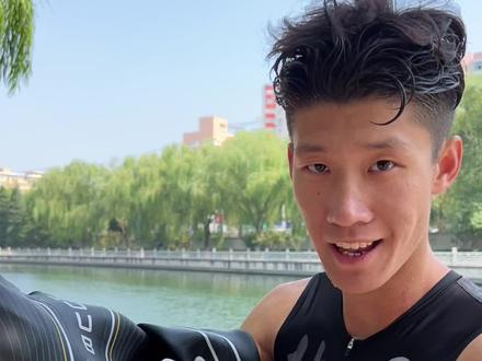 铁人三项中游泳时穿的胶衣你知道吗?今天教大家胶衣怎么穿!#铁人三项 #游泳