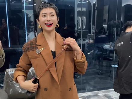 你们要的精致女神短发来了,#高级感烫发 #女士短发 #高级感发色 #北京发型师 #女性力量 #北京发型设计 #根据脸型设计发型 #减龄短发 #设计发型 #2022流行发型 #精致女人