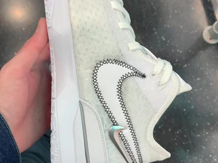 Nike LeBron Nxxt Gen 詹姆斯儿子布朗尼一代纯白配色很轻#球鞋 #篮球鞋 #哎呦喂你鞋真好看 #木木说鞋 #詹姆斯