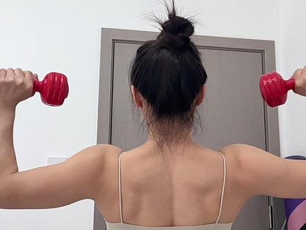 把背练薄要多久?会不会越练越壮?#哑铃跟练 #开肩美背 #背厚