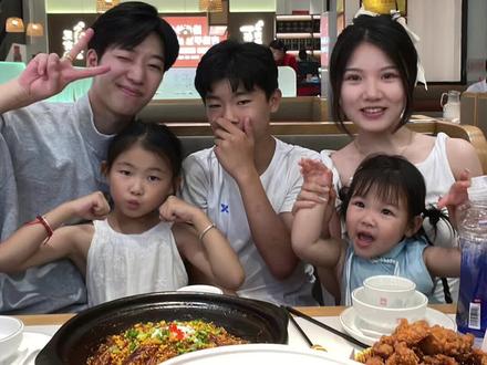 小时候抱的两小孩越长越高也越可爱了 就是最后一段不可爱😂#C咖洗面奶#凉爽一夏#日常vlog