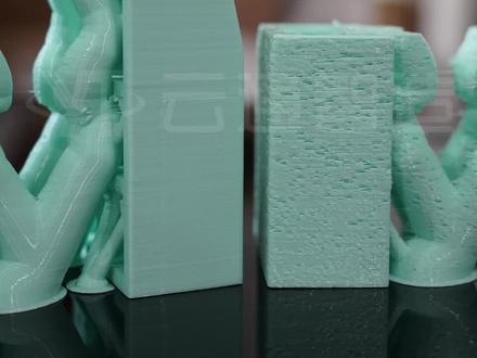 拓竹用户别再踩坑了!2个免费方法,用打印机自带功能烘干耗材! 玩3D打印的朋友,一定要把「耗材烘干」焊进你的打印流程里!
很多人打印出气泡、拉丝、层纹粗糙,以为是机器或参数的问题,其实罪魁祸首是受潮的耗材!
尤其是南方回南天,湿度直接拉满,耗材吸饱水后,高温挤出时水分汽化,就会炸料、产生孔洞,模型强度也会大打折扣。
今天教拓竹用户两个零成本烘干方法:
✅ 方法1:用M42指令开启AMS烘干(部分机型支持)
✅ 方法2:利用热床进行烘干,步骤超简单
附常见耗材烘干参数参考:
PLA:45-50℃ 4-6h
PETG:60-65℃ 6-8h
ABS/ASA:80℃ 4-6h
尼龙/TPU:根据材质调整,建议70-90℃ 8h以上
耗材不贵,模型报废了才心疼!赶紧收藏,下次打印前先检查耗材状态!
#3D打印 #拓竹 #打印教程#耗材烘干 #3D打印耗材
