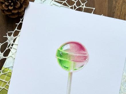 零基础彩铅画教学|3分钟教你画画出自带高光的水晶棒棒糖🍬 总画不出物体的清透立体感?今天我就用这颗棒棒糖一次性讲明白!从线稿定位打底,浅色薄铺底色,多层轻叠塑造明暗,再精准提亮灵魂高光。一层层颜色自然融合、层层递进,画面瞬间从扁平线稿变得鲜活立体、惊艳逼真。每一笔用心打磨细节,就是彩铅手绘最让人着迷、最有成就感的地方呀。
快叫上你的绘画搭子一起跟我学画画吧~
#一起学画画吧 #跟着抖音学画画 #画画教程 #零基础学画画 #一起学画画