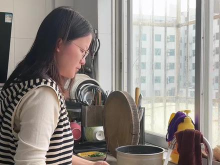 为了生活,又去兼职做快递分拣啦,你们都去做过了没#记录出租房生活 #日常vlog #10亿流量扶持计划 #找工作 #我要上热门🔥