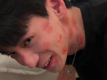 脸上红红的那是什么啊 #暧昧 #拉扯 #crush