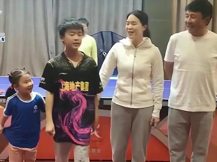王楠:老公是地产大亨,儿子是乒乓球冠军,女儿与她对拉不落下风 #王楠 #乒乓球 #郭斌王楠 #抖音小助手