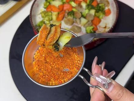 最近超火的cpb 饮食法你们都试了嘛 食材简单做法更简单,这样吃很容坚持!蘸上辣椒面真的有种吃烧烤的错觉#低卡低脂餐 #cpb减脂饮食法挑战 #抖音美食创作人 #长帝大白鲸pro风炉烤箱 #长帝烘培节