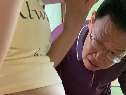 爸让我把海虾绑到水龙头上,说是天天能喝到海鲜汤