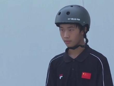 亚运滑板速报-亚运会滑板比赛,男子街式决赛刚刚结束,中国滑手张杰在压力下发挥稳定,取得冠军。日本滑手Ginwoo小野寺吟云,在大绝招环节追求难度,一心想要做成kickflip bluntslide,遗憾错失领奖台。另一位中国滑手苏建军获得第三。
#亚运会 #滑板 #亚运会滑板冠军