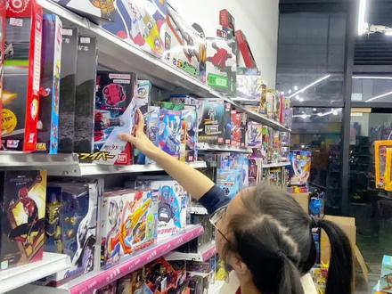 假面骑士的腰带和喜欢假面骑士的小王~ #玩具 #假面骑士