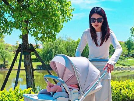 蛋壳仓 宝宝躺的稳 妈妈推得顺 出门遛娃很方便#母婴好物#婴儿车#新生儿#月子里的宝宝