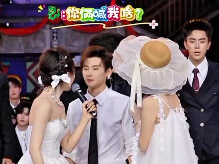龙浩天带爱乐男团跳求佛。一定要看到最后,队长太会整节目效果了。#龙浩天 #男团 #求佛 #舞台无处不在 #搞笑