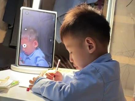 家长用豆包“邪修”带娃火了! 不吼不骂,用豆包监督孩子写作业,网友:平时一小时作业十分钟就写完。#豆包带娃 #万万没想到 #搞笑