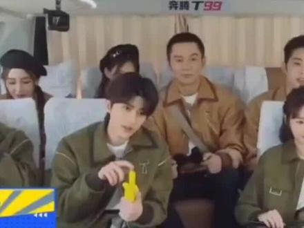 @奔跑吧 #我要上热门 #蔡徐坤 我太爱奔跑吧节目组,这个环节太爱姚pd了😄😄绝了!
