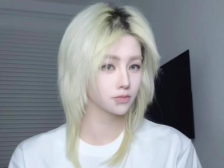 一分钟学会这个超简单的鲻鱼头卷发教程!!!#教程 #发型教程 #鲻鱼头 #中性风 #夹板造型