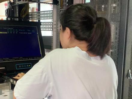 服务器如何配置RAID?#硬盘#RAID#服务器#运维 #数据中心 #IT #硬件#机房 @DOU+小助手