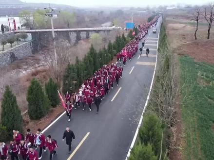 辉县二中2021级远足拉练。