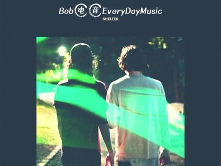 今日电音推荐:《Shelter》 - Porter Robinson/Madeon
今天推荐的是作者最喜欢的电子音乐之一:《Shelter》。
这是由美国电子音乐制作人Porter Robinson和法国制作人Madeon合作创作的一首歌曲,收录在2016年8月11日发行的同名专辑中。这首时长03分39秒的歌曲,以其独特的Midtempo和EDM风格,迅速在全球范围内获得了广泛的关注和好评。
Porter Robinson和Madeon作为电子音乐界的新生代力量,此次合作可谓强强联手。Porter Robinson,1992年7月15日出生于美国,以其多元化的音乐风格著称,涵盖Electro House、Dubstep、Moombahton甚至Trance。而Madeon,本名Hugo Pierre Leclercq,1994年5月30日出生于法国南特,以其电子流行音乐制作 闻名。
《Shelter》的创作灵感来源于Porter Robinson对日本文化的深厚兴趣,以及他与Madeon共同探索音乐新领域的渴望。歌曲的歌词温暖而富有深意,表达了对庇护与依靠的深切渴望,传达出即使在孤独与困境中,也要勇敢前行的力量。
《Shelter》在音乐风格上融合了Midtempo和EDM元素,营造出一种既舒缓又充满活力的氛围。Porter Robinson和Madeon在编曲上展现了高超的技巧,将细腻的情感与强烈的节奏完美结合。歌曲的旋律优美动人,层次分明,让人沉浸其中。#电子音乐 #音乐分享