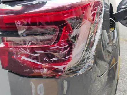 荣威RX5eplus换后尾灯!