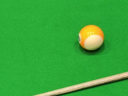 地摊台球打扑克进袋 #台球🎱 #台球地摊游戏挑战 #台球技巧