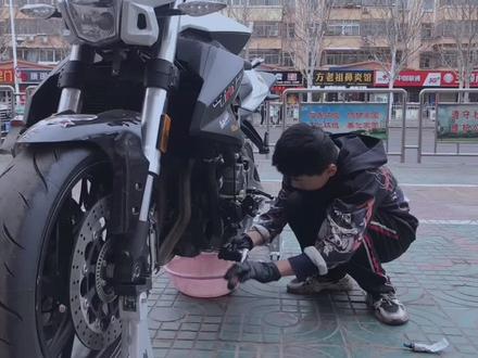 黄龙600小保养,给个关注#机车 #加油年轻人 #骑帅不骑快 #梦军机车 #济宁 @抖音小助手 @济宁马奎斯